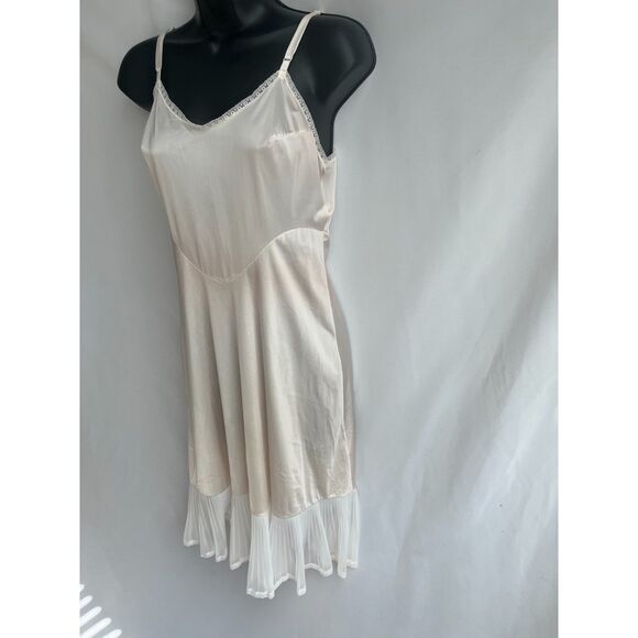 Vintage Vanity Fair Cream Nylon Slip Dress Nightgown Size 2 Lace Trim Cottage - Picture 3 of 12